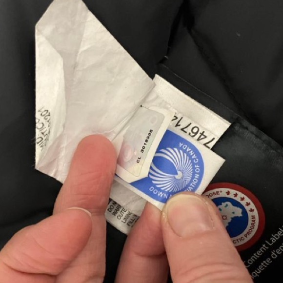 Canada Goose Youth Brittania Parka. Youth XL (18) . Fits like an XS woman - Picture 13 of 15